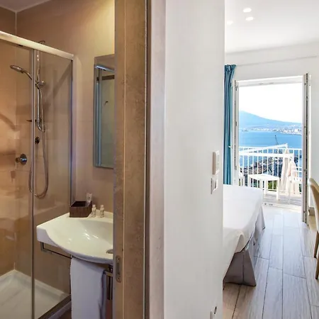 Relais Manfredi فندق كاستيلاّماري دي ستا
